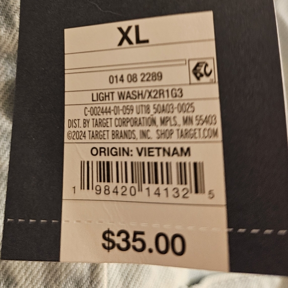 NWT Women's Relaxed Fit Button Up Denim Shirt. Size:XL. - Picture 5 of 6